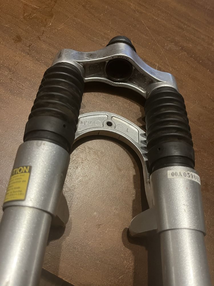 Amortyzator 63mm SR Suntour M7600 na 1 1/8 cala widelec V brake