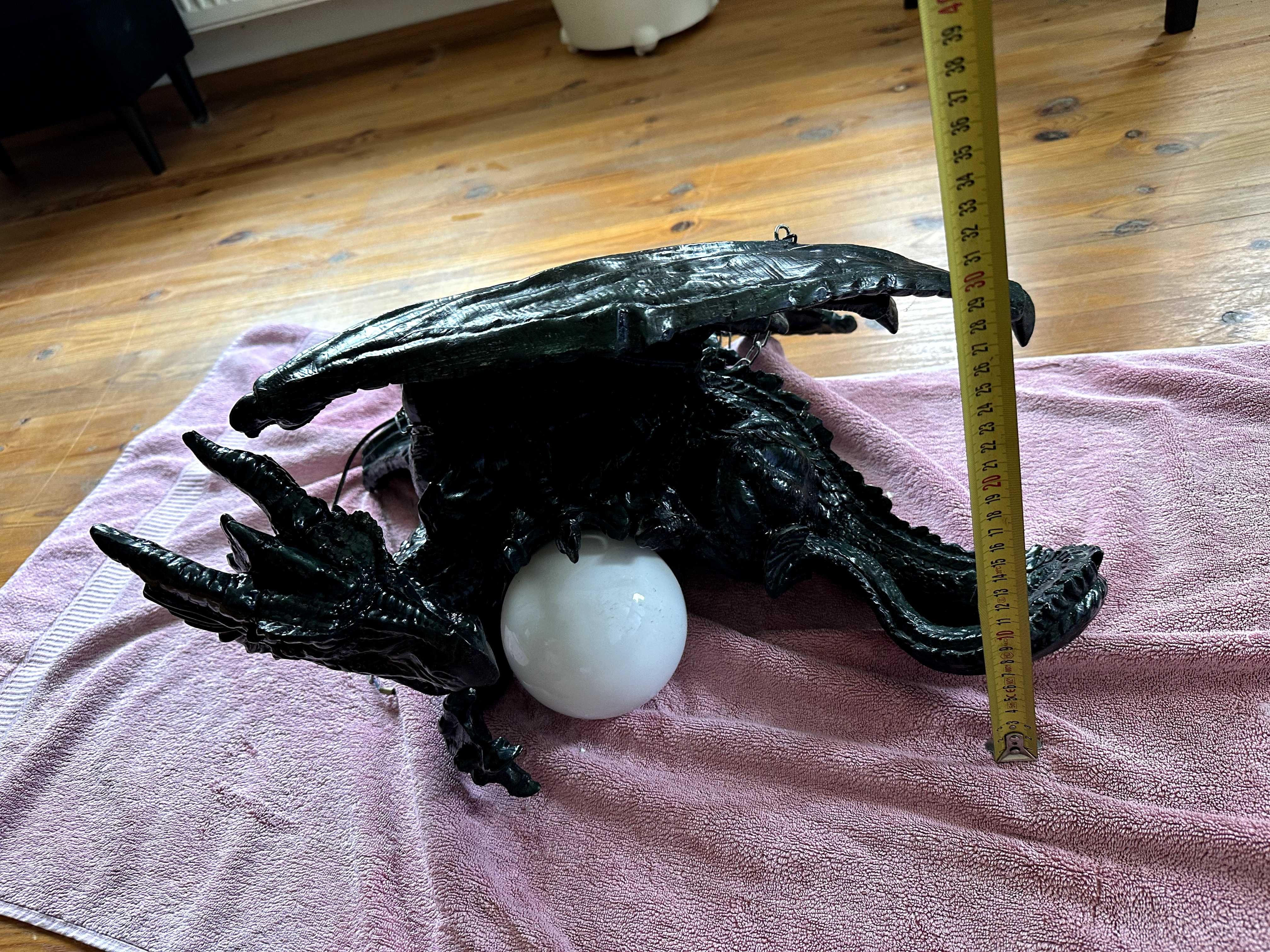 Lampa w kształcie smoka