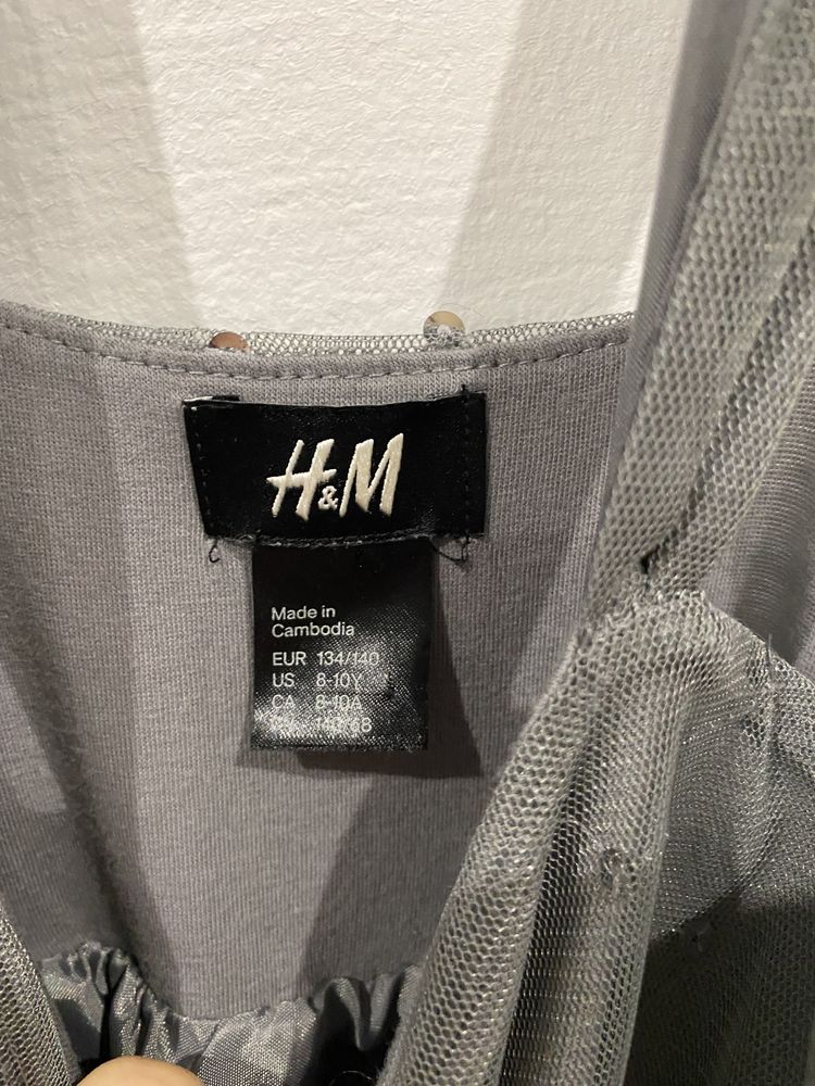 Szara srebrna sukienka cekinowa tiulowa 134 H&M
