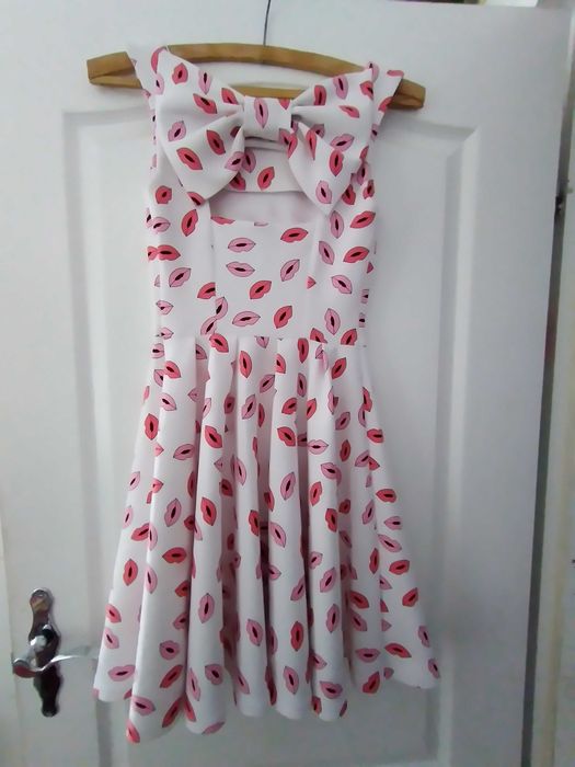 Śliczna oryginalna sukienka MOHITO COLLECTION pełny klosz XS