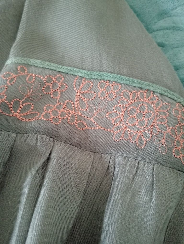 Vestido verde tropa
