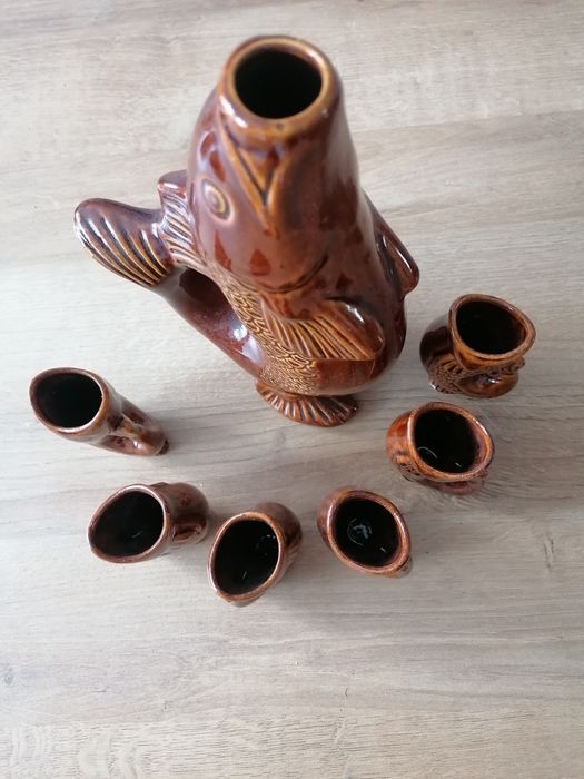 Gliniana karafka ryba z kieliszkami