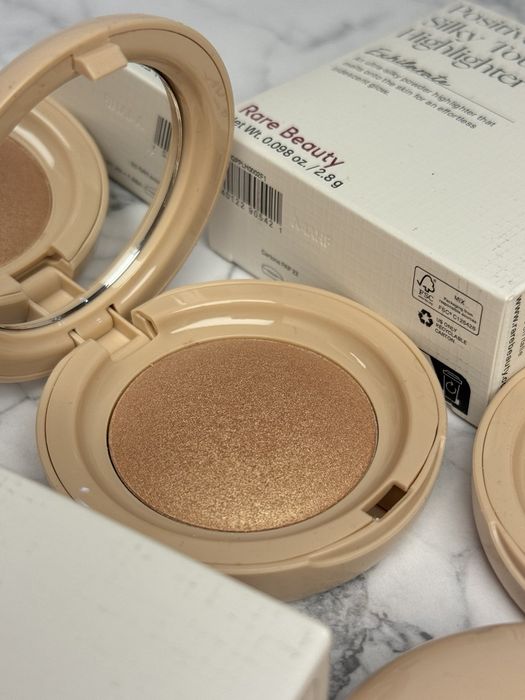 Хайлайтер для обличчя Rare Beauty Exhilarate