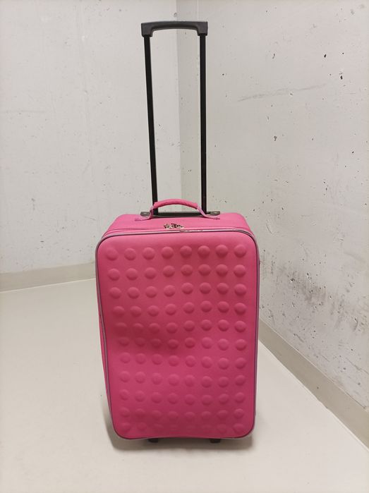 Walizka średnia na kółkach