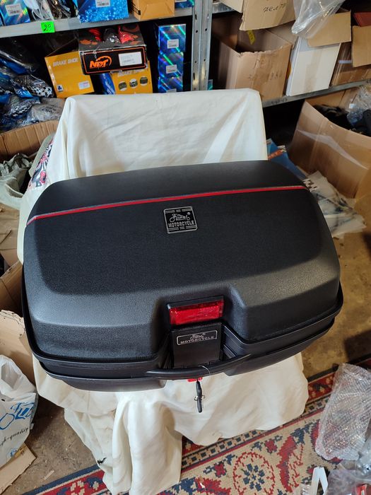 Кофр задній на мотоцикли 45 літрів.Якість  супер. Під два шолома.