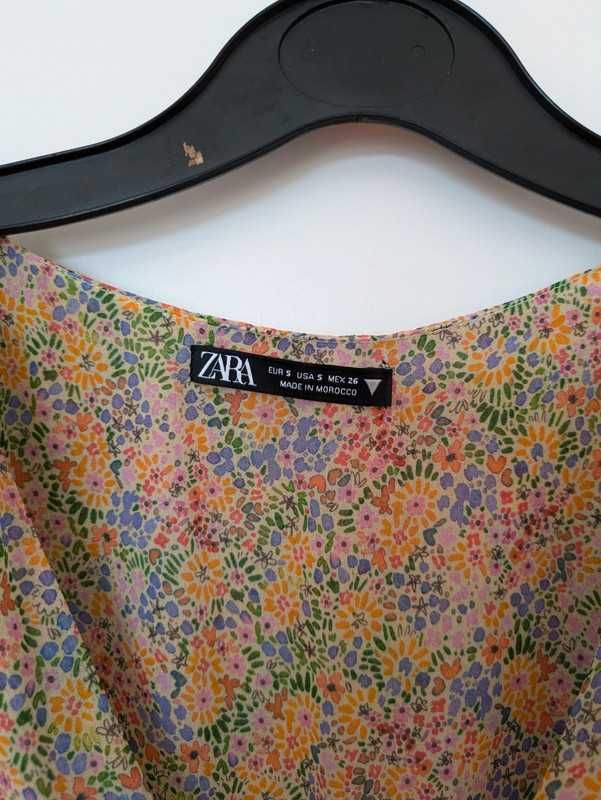Vestido floral Zara