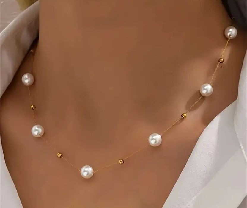 Продам золотую цепочку с жемчугом и шариками 40см.