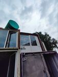 Контейнер морской 20 футовый тонный со стеклянным фасадом и отделкой