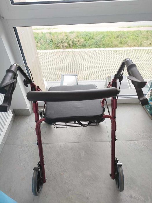 4 kołowa podpórka transportowa z podnóżkiem