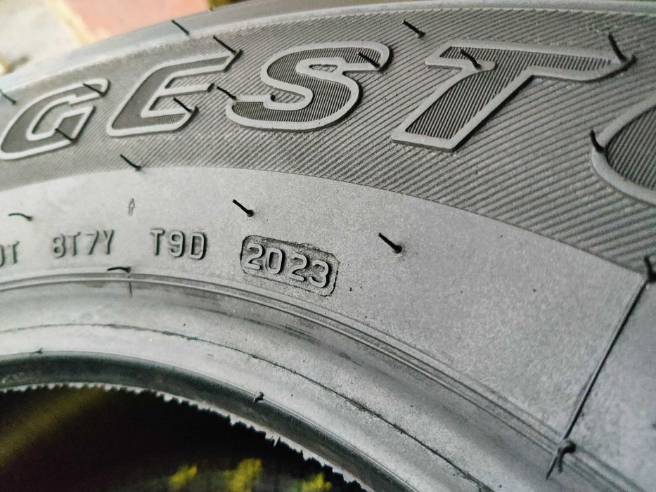 Bridgestone Dueler A/T R17 265 65 шини всесезонні