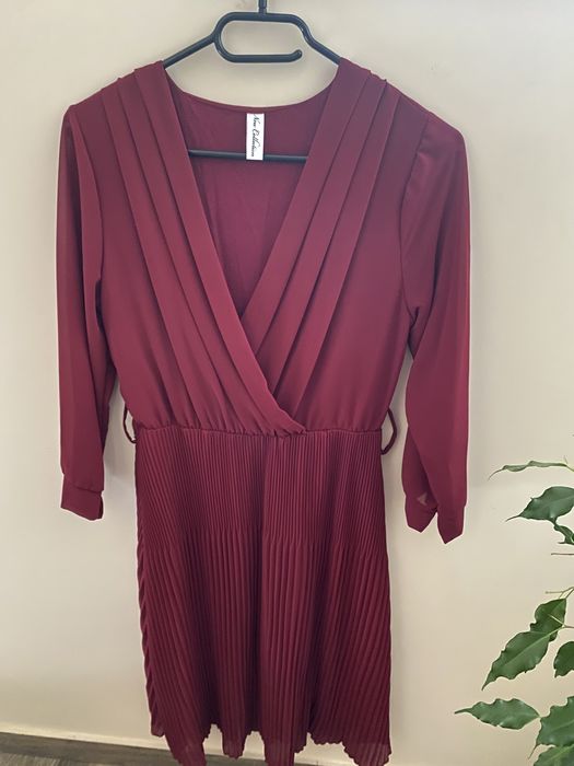 Bordowa sukienka