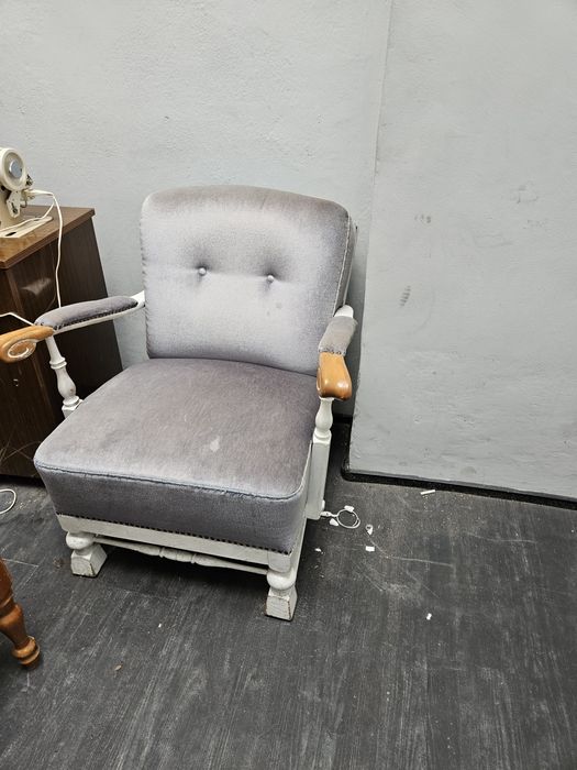 Fotel retro solidny