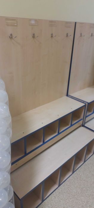 Regały z wieszakami 4 szt