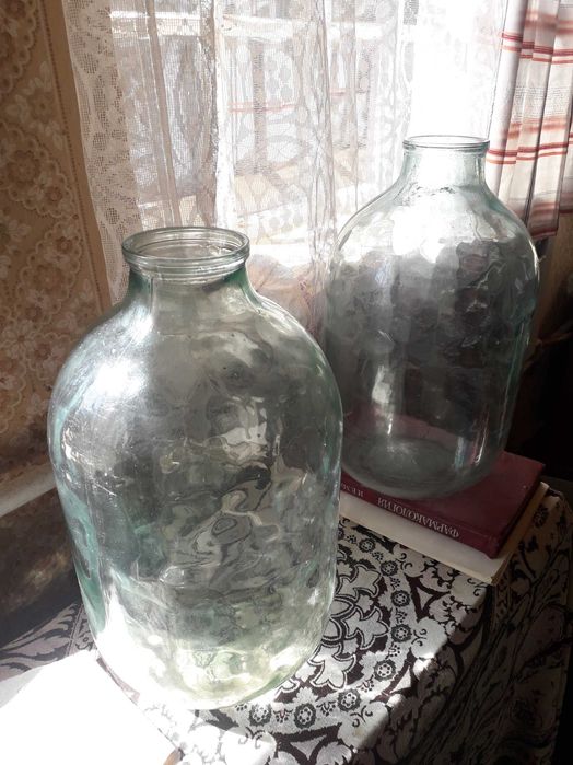 Банки 10 литровые,3литрлвые то