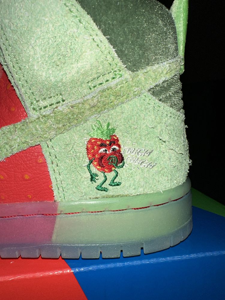 Damskie buty Nike dunk high strawberry cough 38.5 eu