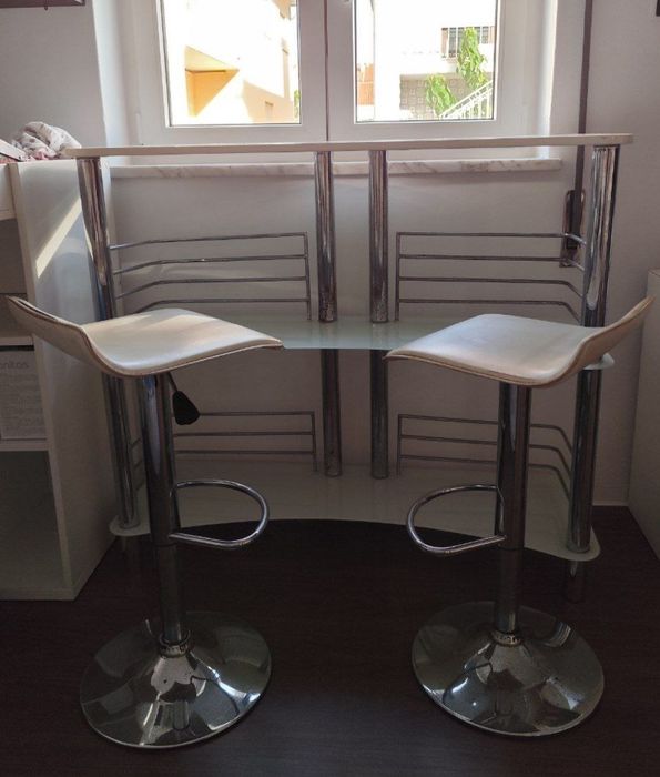 Bar de Sala com 2 Cadeiras