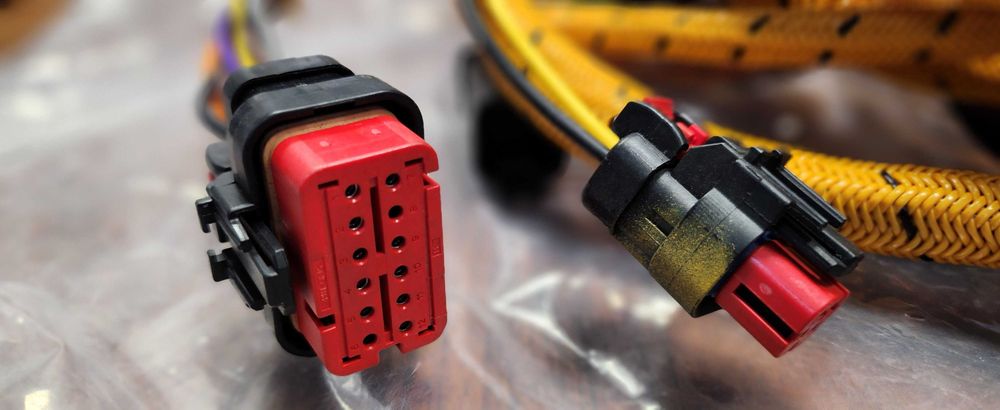 Wiązki elektryczne do maszyn budowlanych! Liebherr, CAT i inne