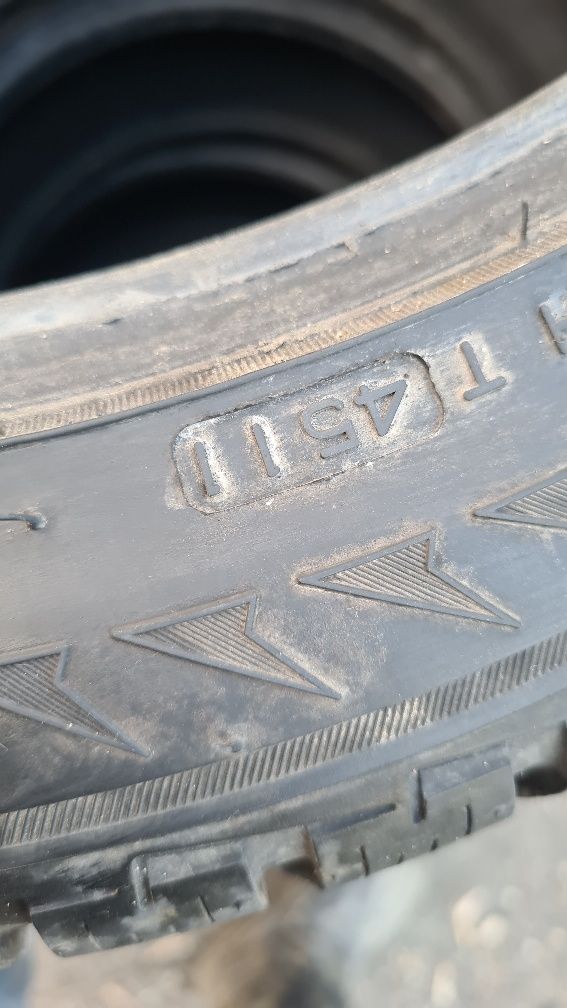 Продам Резину зима 225/45 R 17