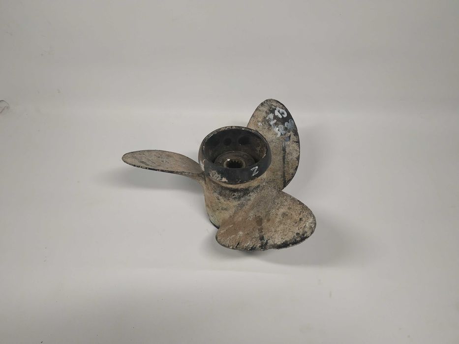 Śruba napędowa OMC JOHNSON EVINRUDE 13 1/4X17 P nr.10