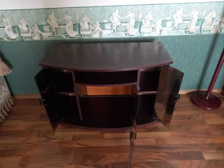 стіл-тумба під телевізор