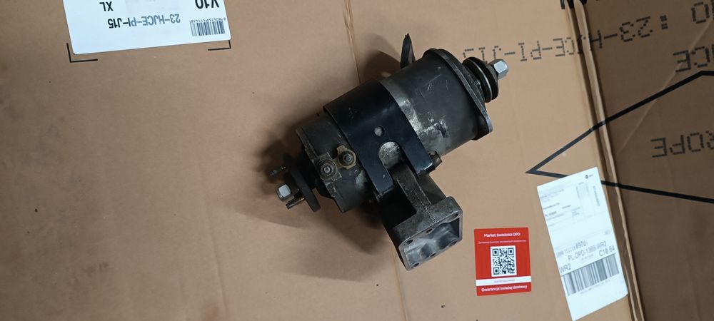 Fiat 126p prądnica+ obejmy + osłona nie wiem czy sprawna