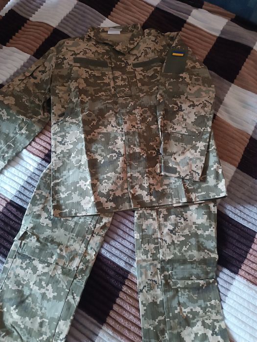 Військова форма,кашкет, комплект білизни.