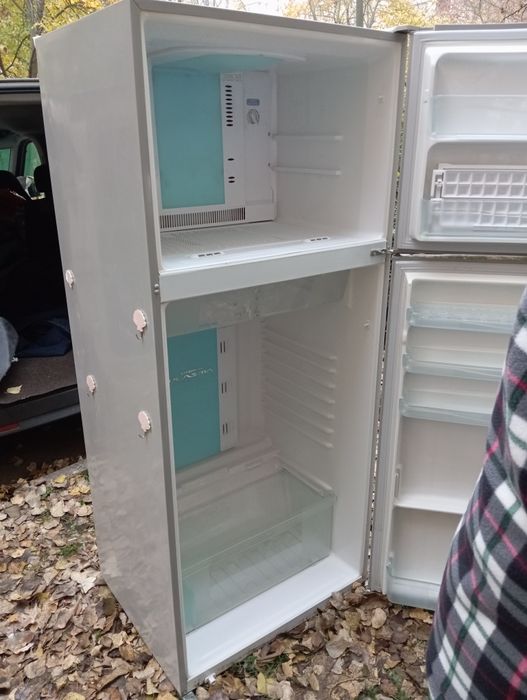 Продам холодильник Тошиба б у в отличном состоянии