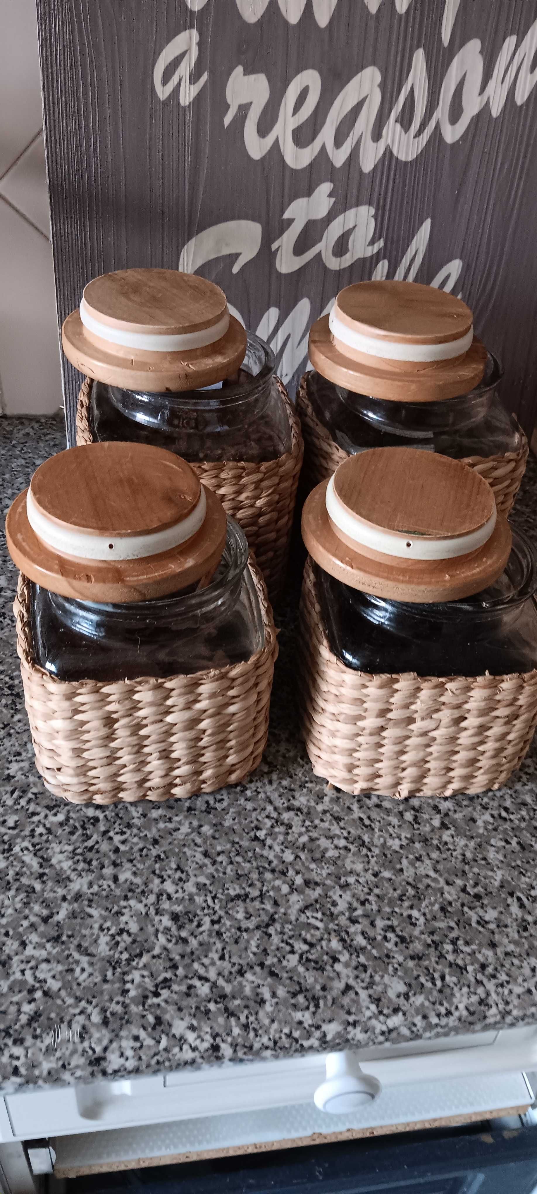 Potes de vibro e bambu