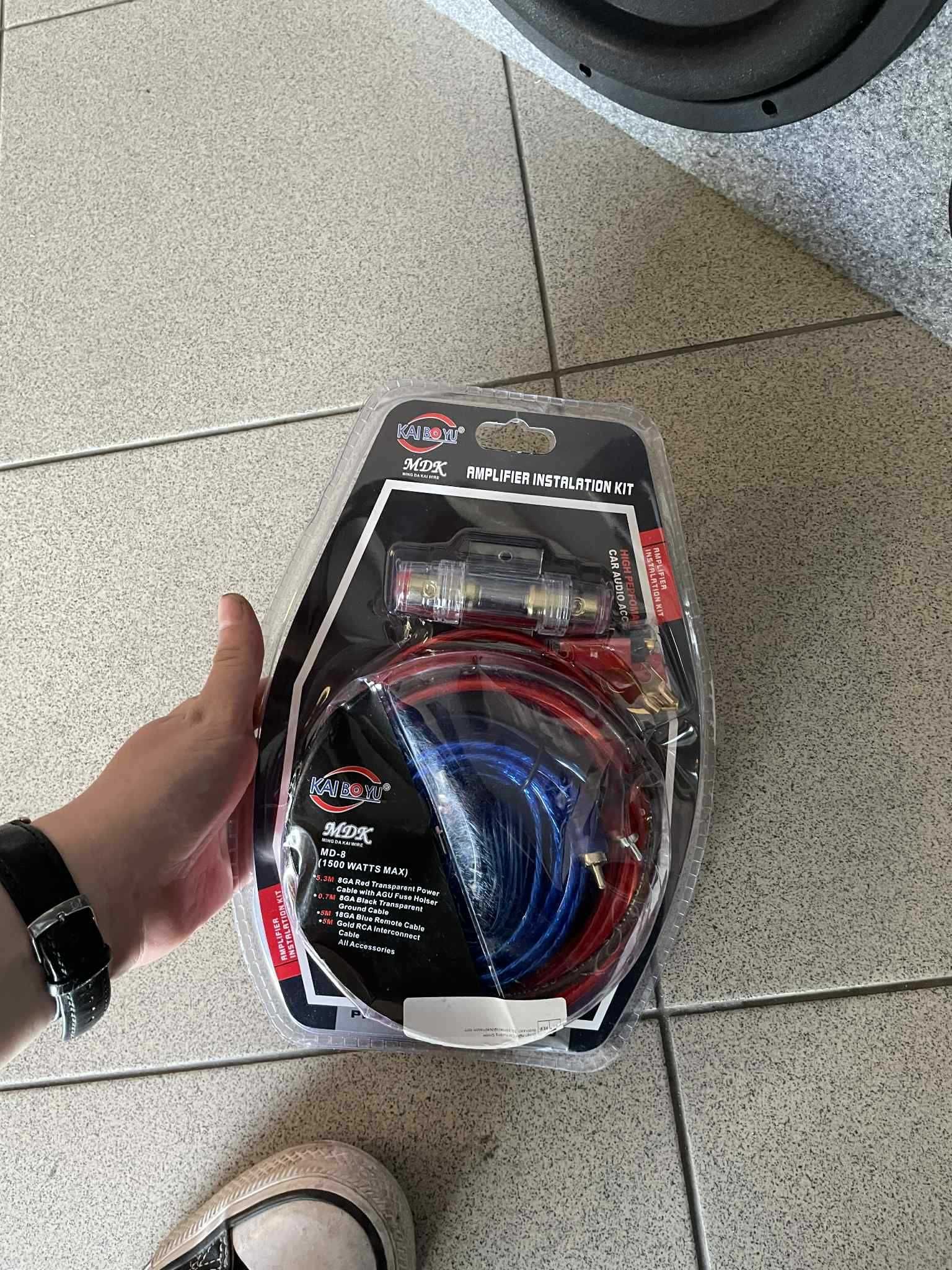 Zestaw subwoofer + wzmacniacz renegade + kable do montażu