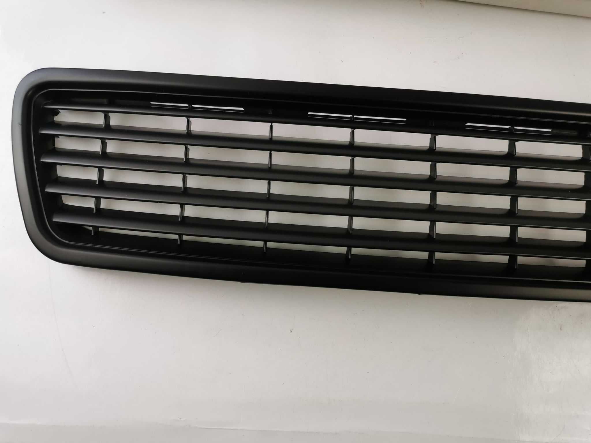 Grill atrapa AUDI A4 B5 94-00 czarny bez znaczka tuning