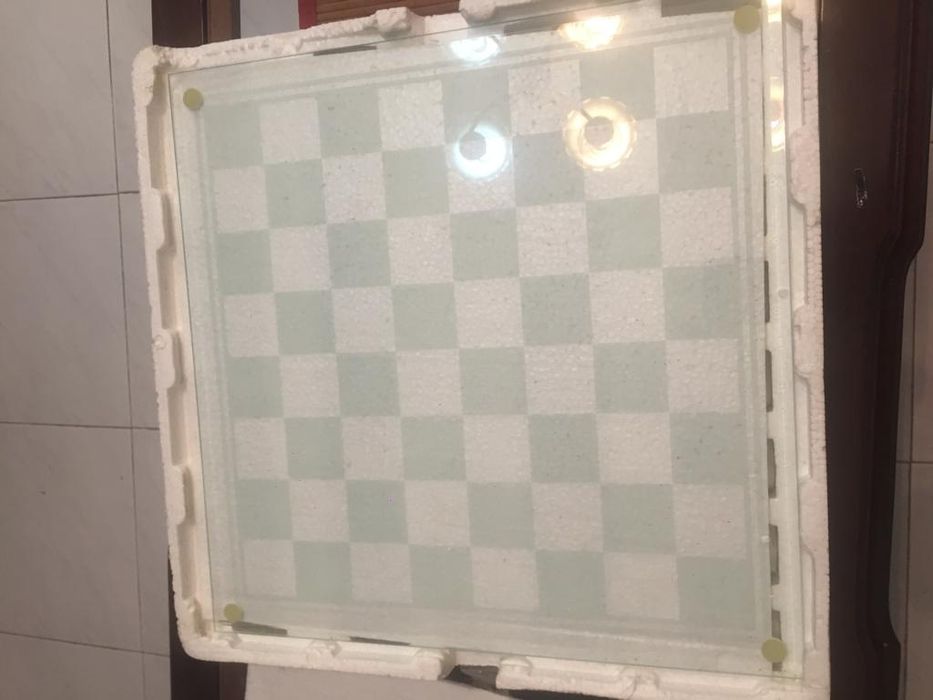 Jogo de xadez em vidro