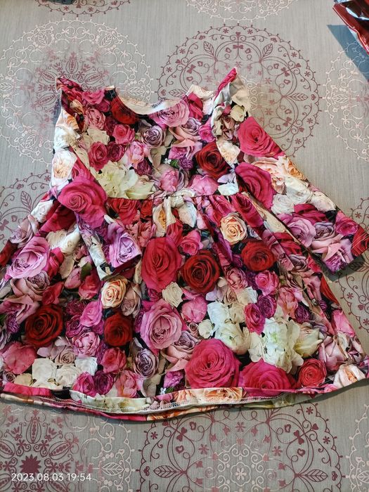 Różne sukienki dla dziewczynek