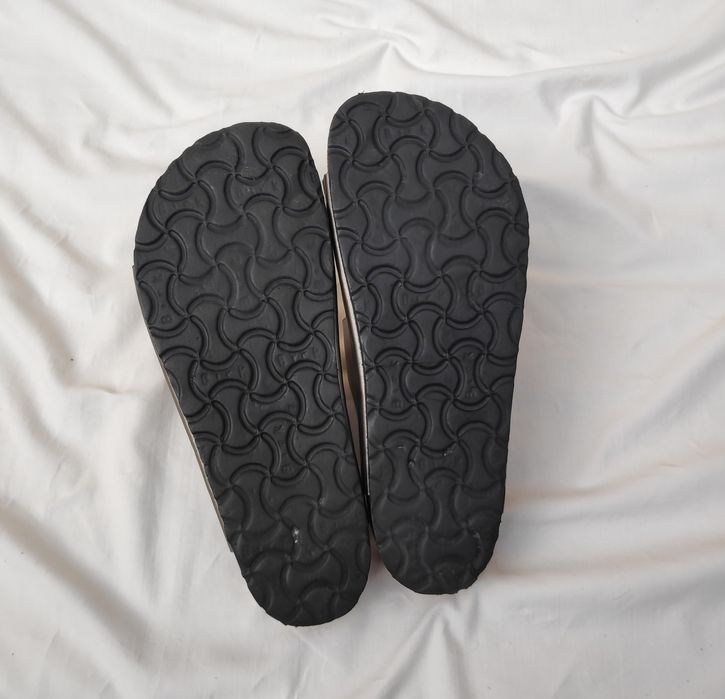 Сріблясті шкіряні шльопанці Birkenstock Arizona сланці унісекс сандалі