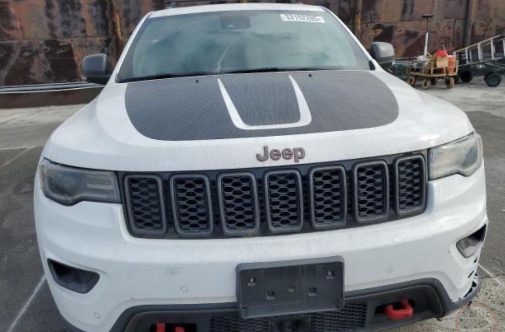 Тесла X продаж в дорозі