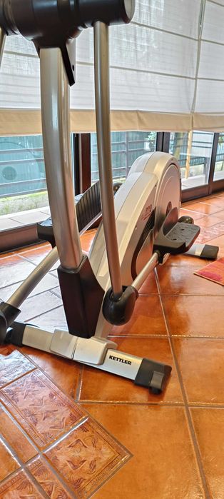 Biciclete Elíptica Kettler Calypso 800.  Em bom estado.