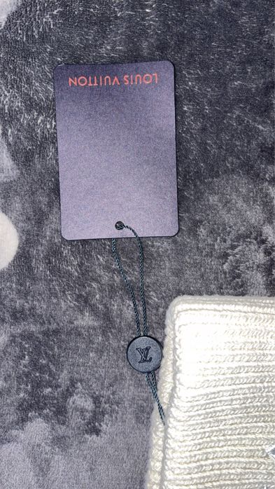 Biala czapka Louis Vuitton