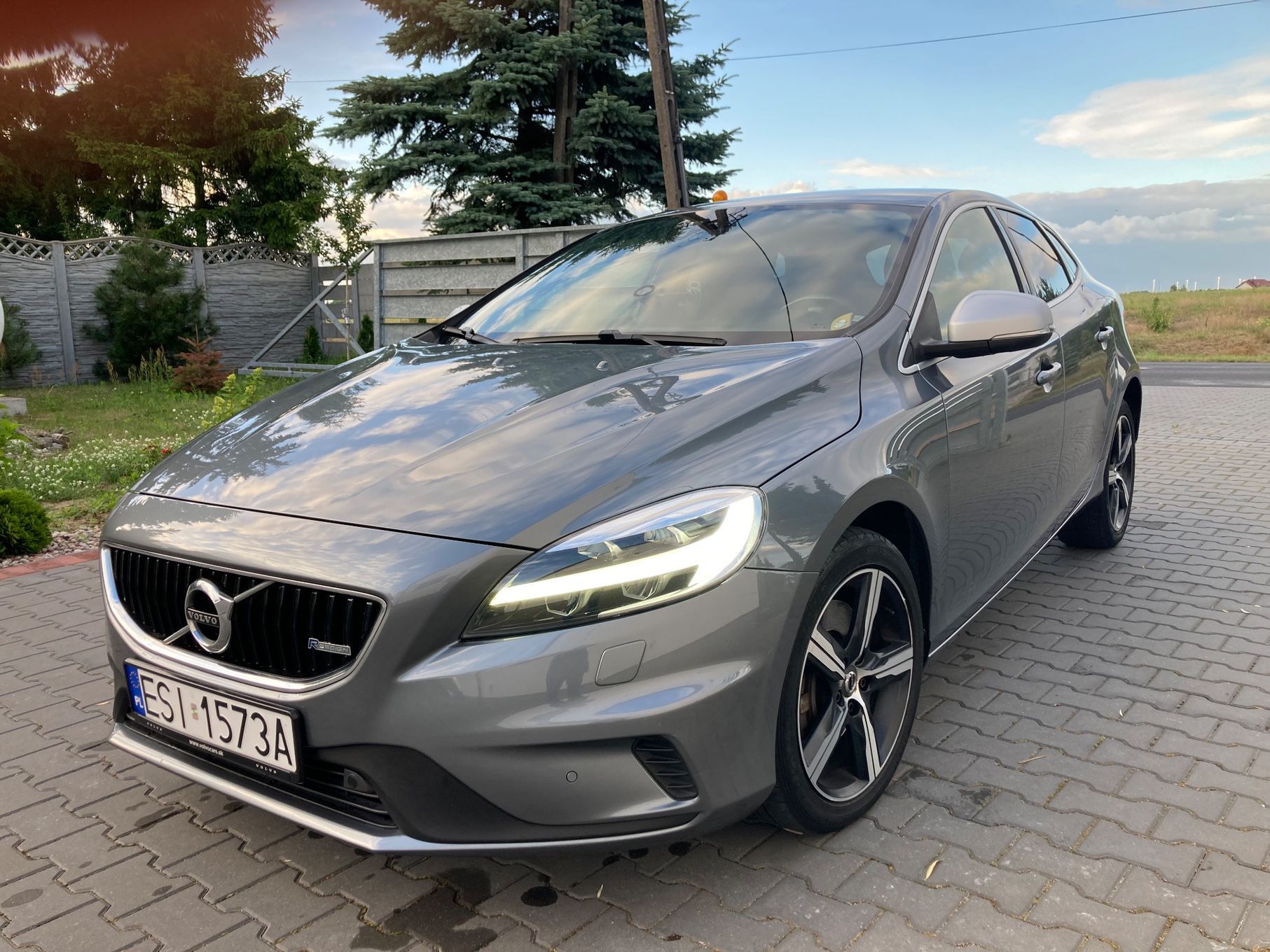 Volvo V40 Volvo V40 D2 R-Design 2019 r.