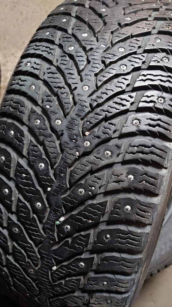 Nokian Hakkapeliitta 9 ШИП 225/55 r17 комплект зимних шин