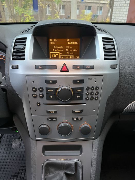 Продам свой семейный автомобиль в очень хорошем состоянии