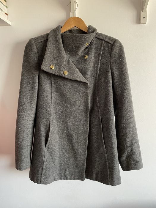 Płaszcz wełna elegancki zapinany na guziki