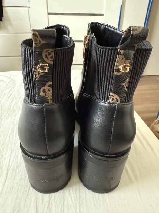 Botki zimowe marki Guess