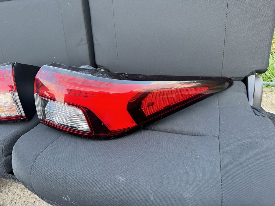 Mitsubishi Outlander 4  задні стопи