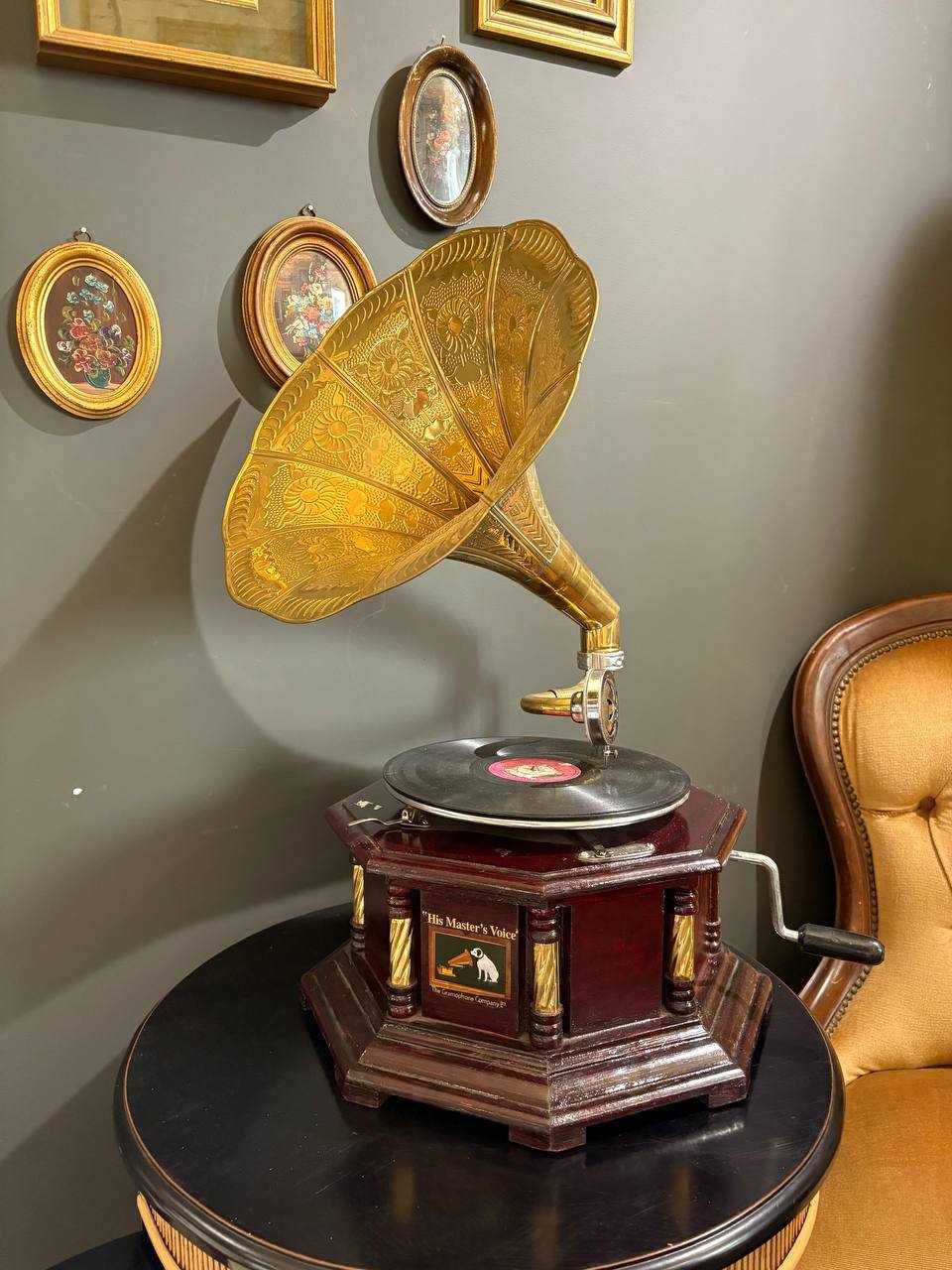 Індійський грамофон "His Master's Voice"