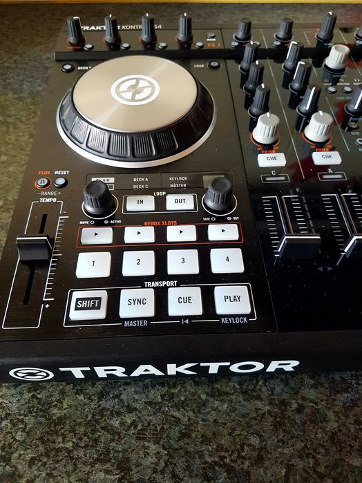 Native Instruments TRAKTOR KONTROL S4 MK 2