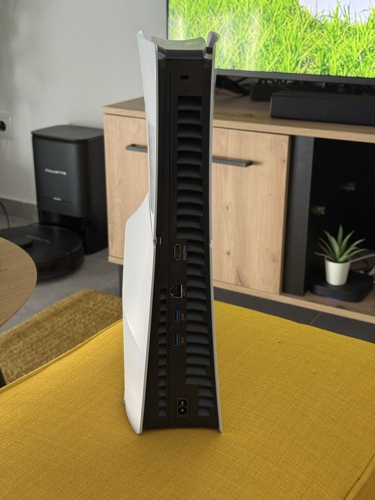 Playstation 5 Slim com 2 comandos + base de carregamento + 1 jogo