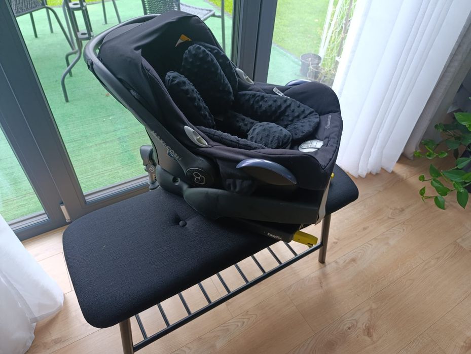 Fotelik maxi Cosi cabrio Fix z bazą ISOFIX