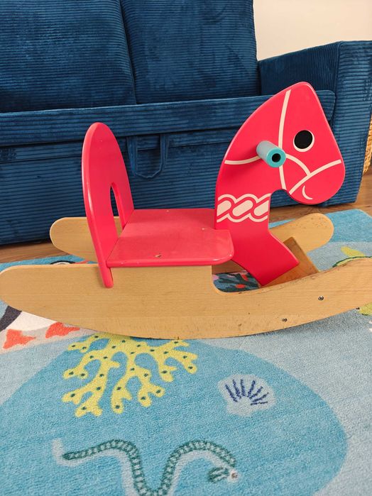 Drewniany konik na biegunach