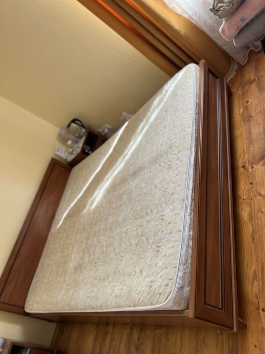 Ліжко двоспальне з матрасом