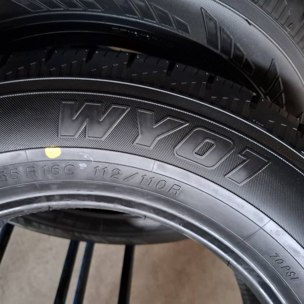 225/65/16c R16c Yokohama BluEarth WY01 4шт нові зима
