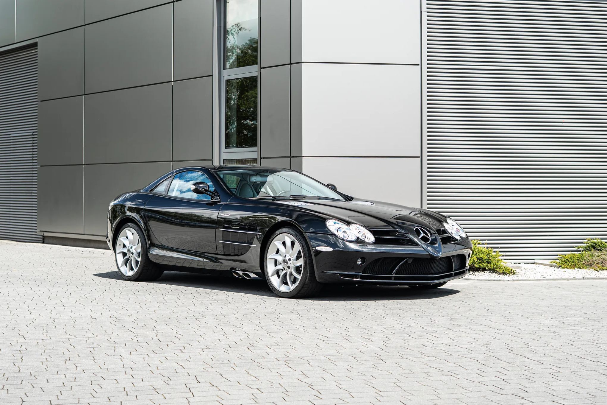 Mercedes-Benz SLR Official Ferrari Dealer